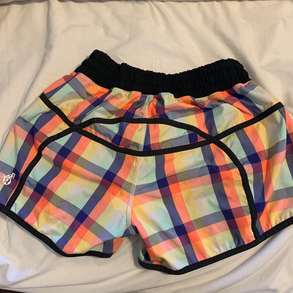 Lululemon Seawheeze Speed Short sz 6 - Picture 3 of 4